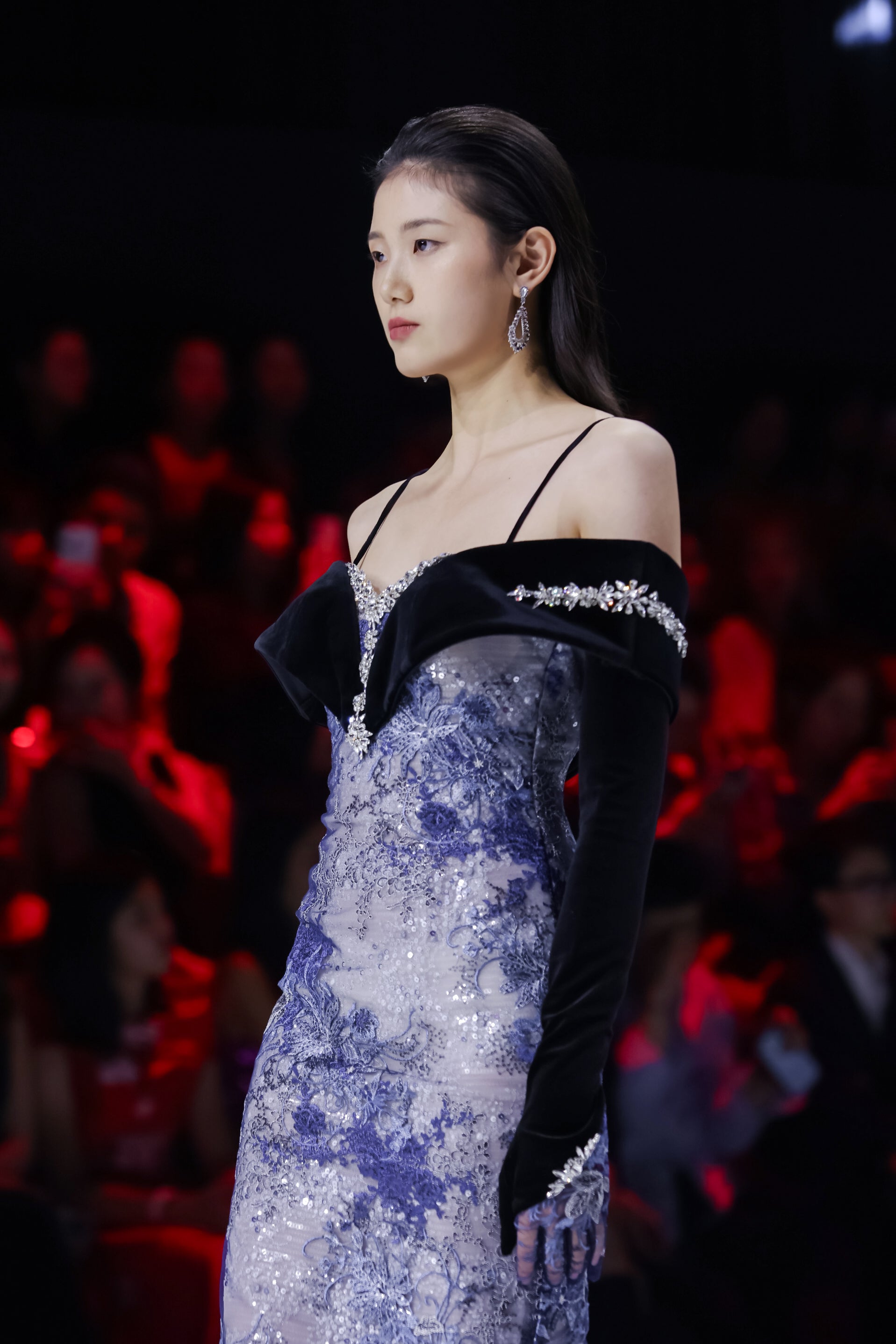 LOOK 12