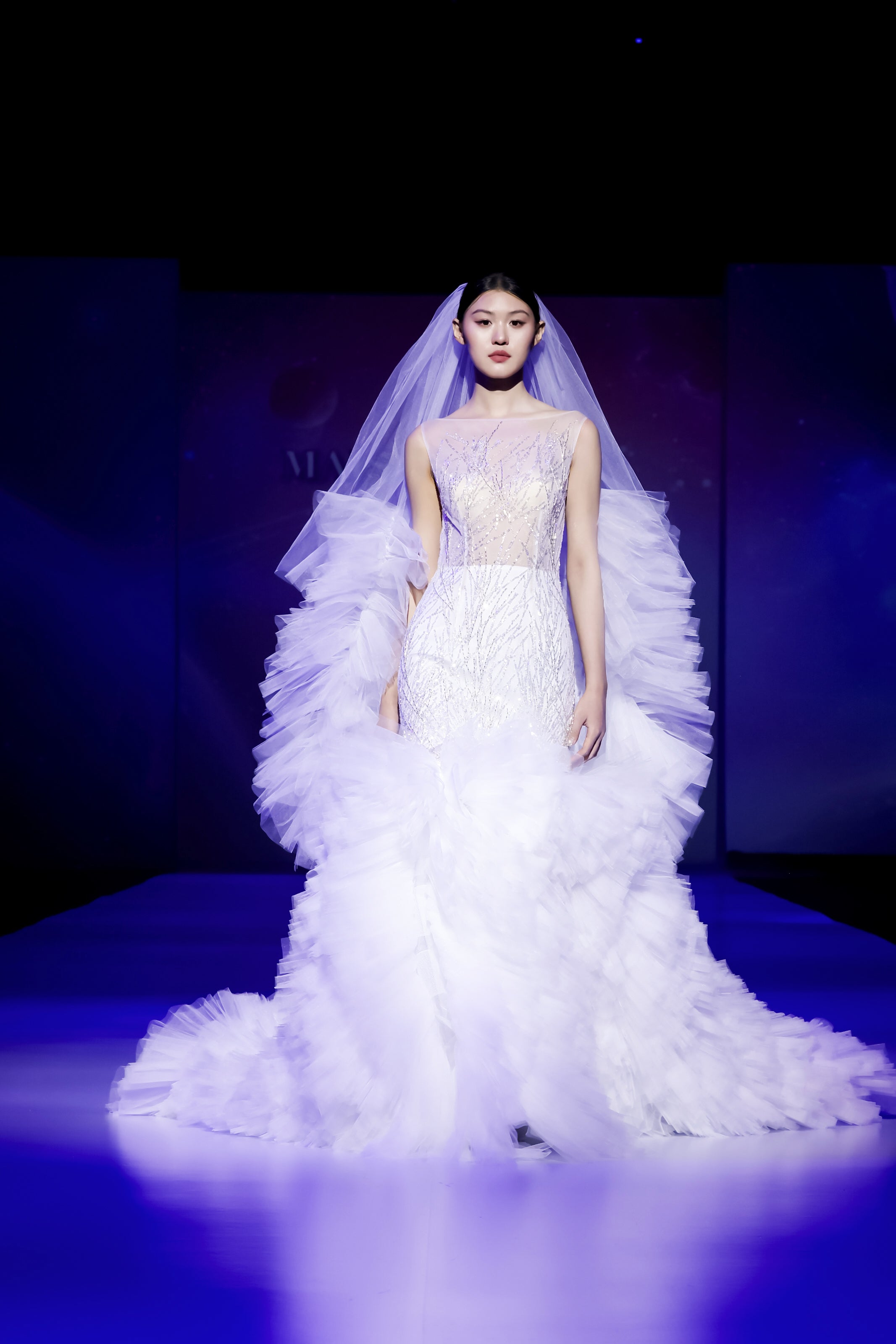 LOOK 19