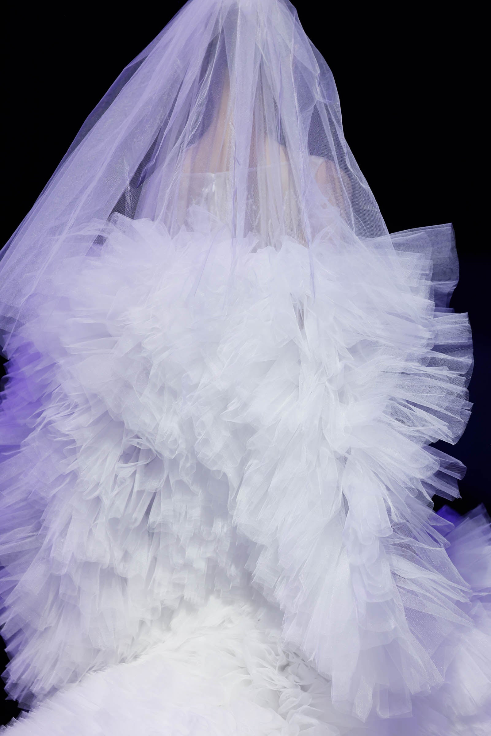 LOOK 19